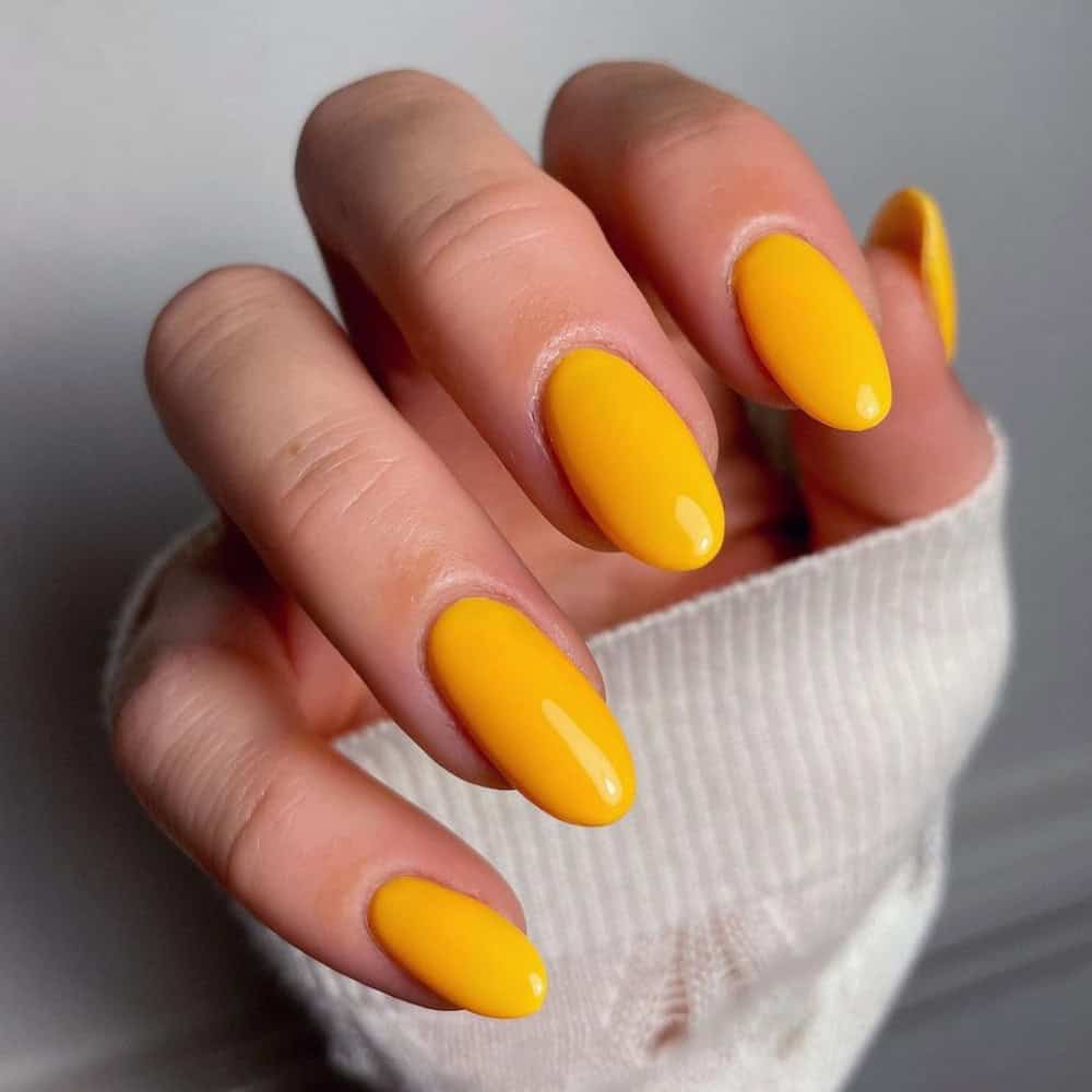 summer yellow nails