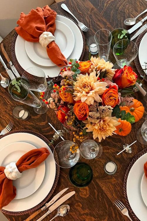 friendsgiving decor ideas