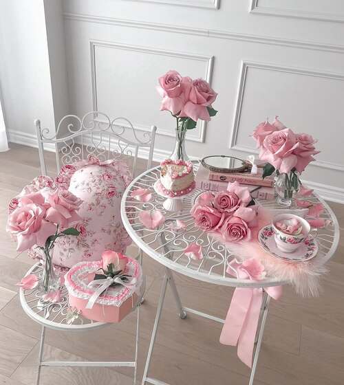 galentines party decor